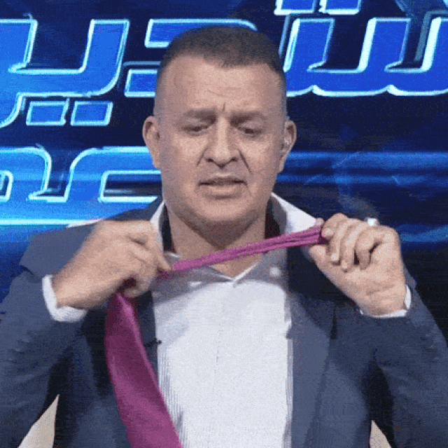 Voditelj na lokalnoj televiziji u Adenu skida kravatu