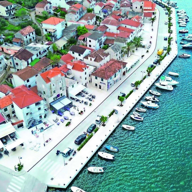 Uređena riva u Rogoznici