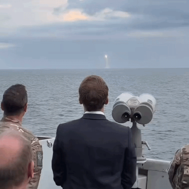 Macron prati lansiranje rakete