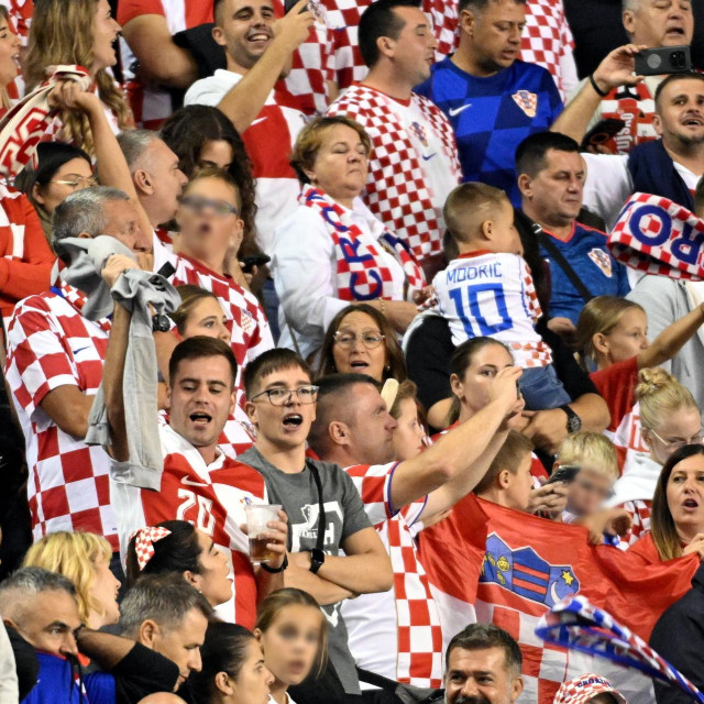 Hrvatski navijači na utakmici protiv Španjolske