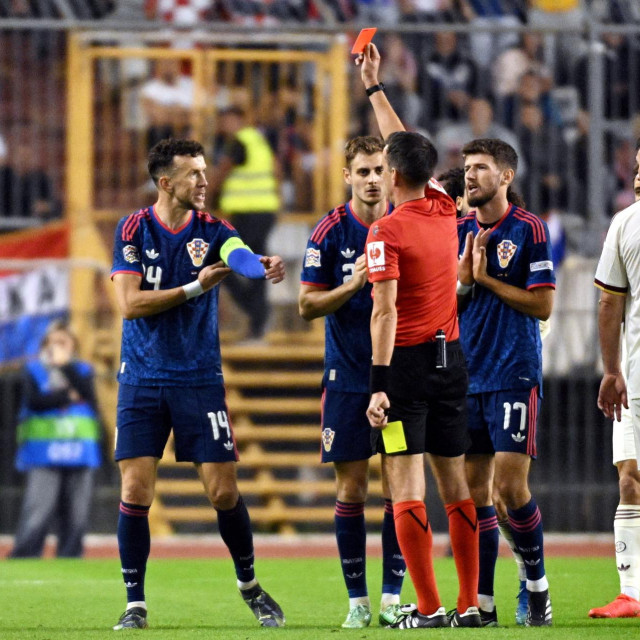 Ivan Perišić dobio crveni karton, čime je otpočela završna opsada Livakovićeva gola