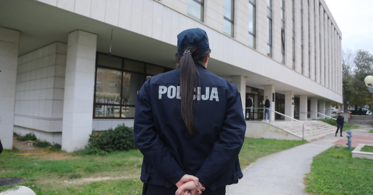 FOTO Dojava o bombi u školi u Zagrebu, evakuirani učenici. Sve pregledano, nema bombe
