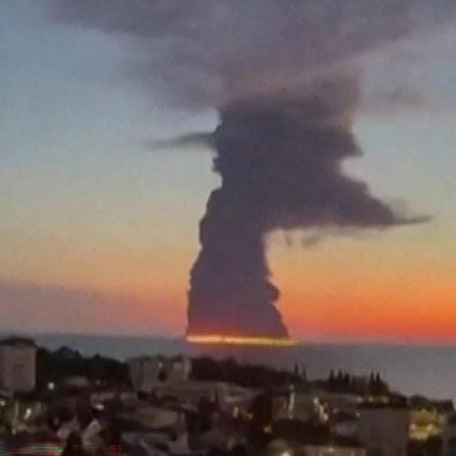 Požar na plovilu za koje se smatra da je tanker s naftom u blizini Sočija