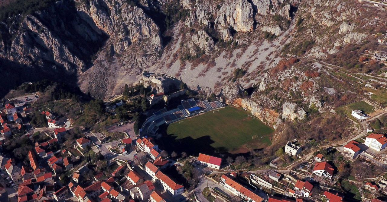 Ljepotan koji prkosi geografiji: Hrvatski stadion uvršten na listu najneobičnijih na svijetu