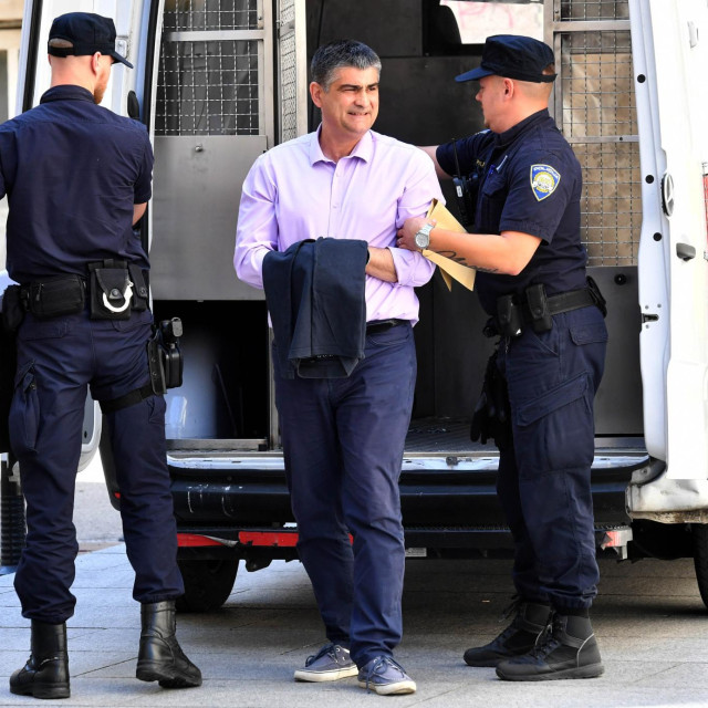 Privodenje Fabrizija Vižintina na ispitivanje u riječkom odsjeku USKOK-a u srpnju