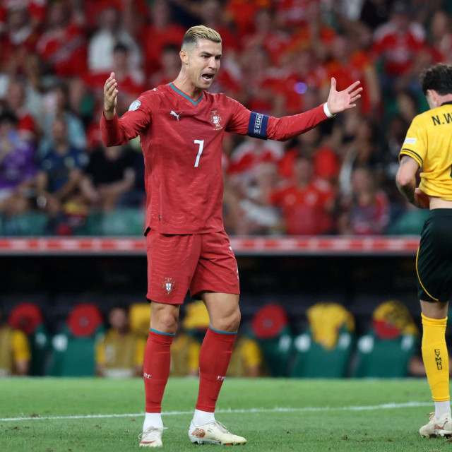 Čitatelji portugalskog lista A Bola smatraju da Ronaldo nebi više trebao nastupati za Portugal.