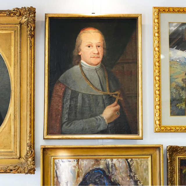 Portret biskupa Maksimilijana Vrhovca u prostoru