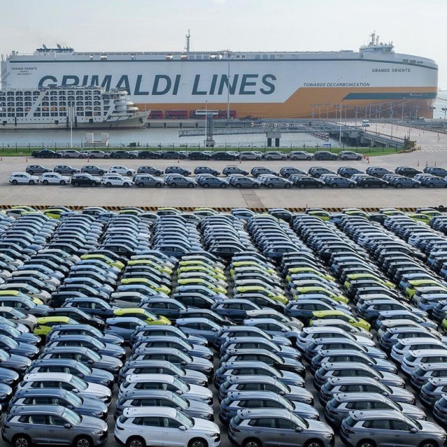 Brod natovaren kineskim automobilima
