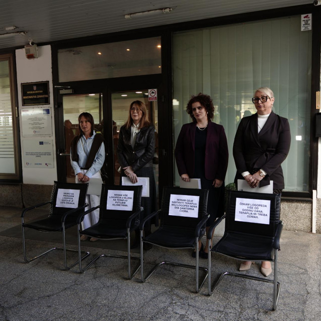 Prosvjed Hrvatske asocijacije logopeda poduzetnika ispred Ministarstva: Maša Jakubin, Ines Galić-Jušić, Adela Parać Kukec, Matilda Poljak Šušak