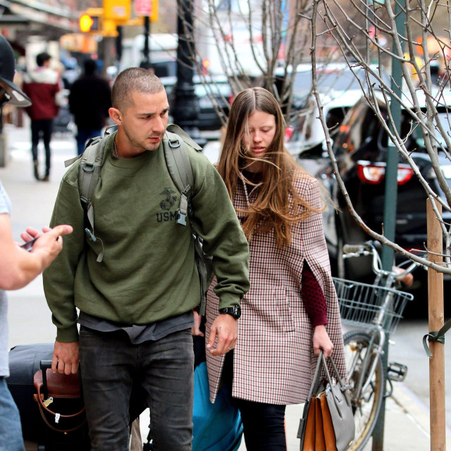 Shia LaBeouf i Mia Goth