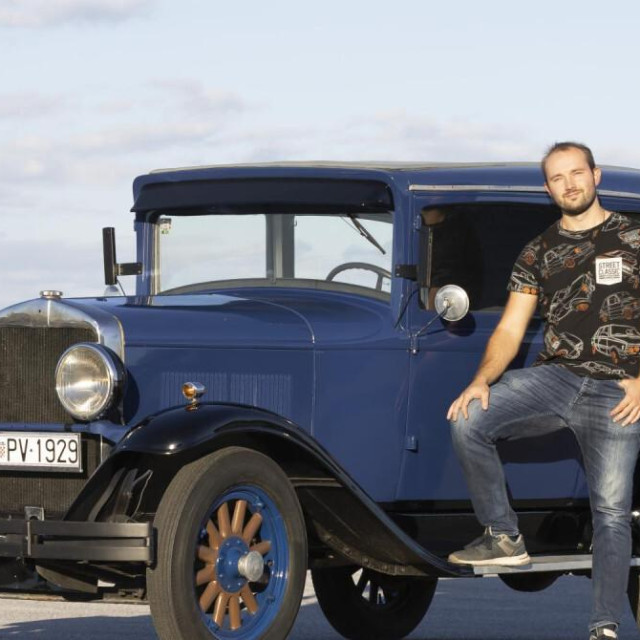 Plymouth model U