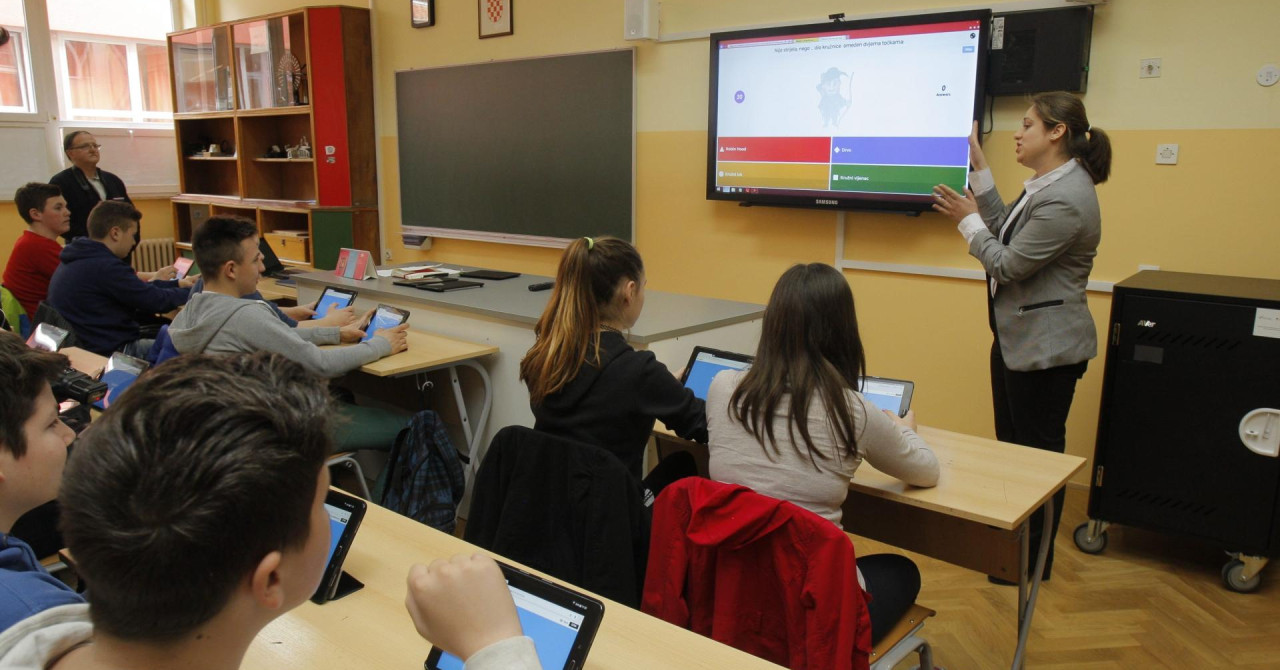 Sindikat: Pomoćnici u nastavi pred otkazom; Ministarstvo: Pregovori u tijeku