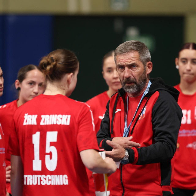 Neven Hrupec, trener Zrinskog, nikako ne može biti zadovoljan onime što su njegove djevojke pokazale protiv Benfice