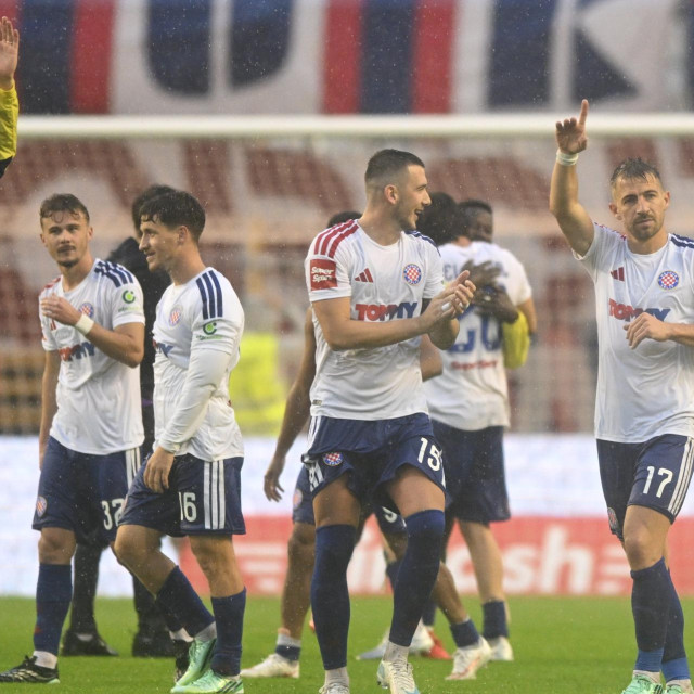 Hajduk je vodeća momčad prvenstva Hrvatske nakon devet odigranih kola, ima tri boda više od Dinama, ali Zagrepčani imaju i utakmicu manje koju će s Rijekom odigrati na Rujevici u prosincu