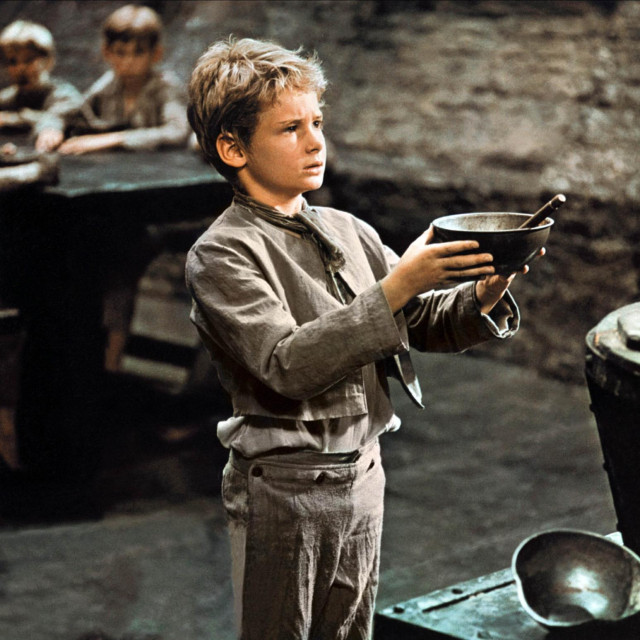 Kadar iz fimskog mjuzikla ”Oliver!” iz 1968. godine u kojem mlaeni Oliver Twist (glumi ga Mark Lester), moli u ubožnici za još malo hrane