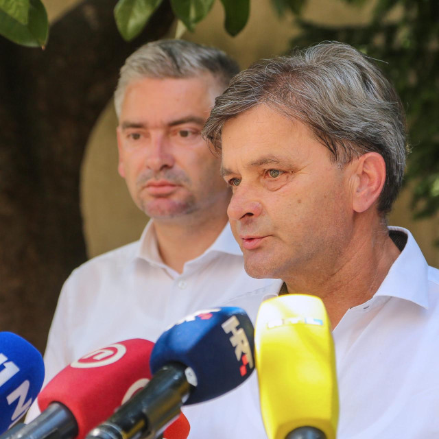 Mladen Nežić (desno)