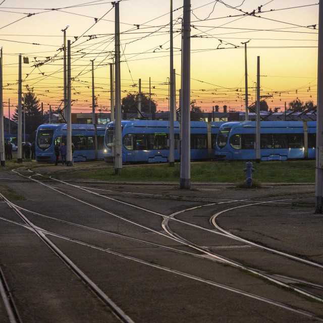 39678061