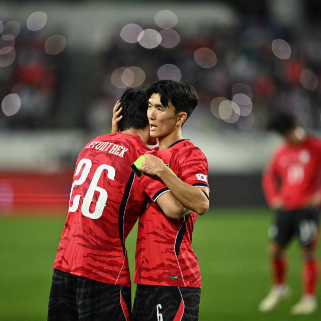 Cho Hyun-taek i Hwang In-be