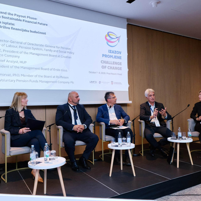Melita Čičak, Dominik Gluhinić, Hrvoje Stojić i Petar Vlaić sudjelovali su na panelu ”Treći stup i faza isplate: Strategija za održivu financijsku budućnost”, koji je moderirala Eva Horvat