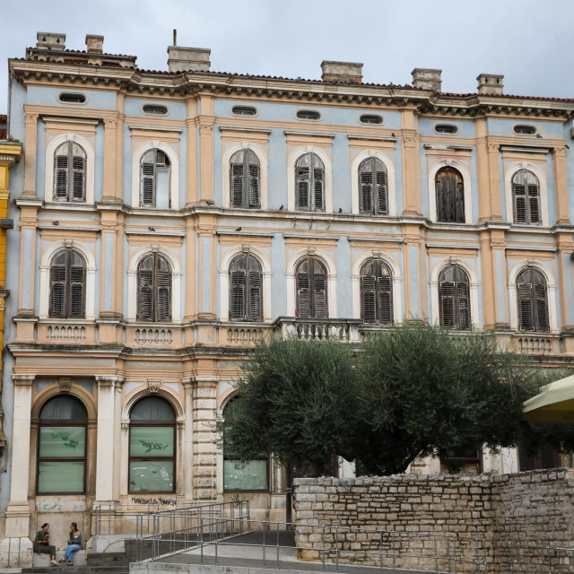 Obnova palače Scracin u središtu Pule