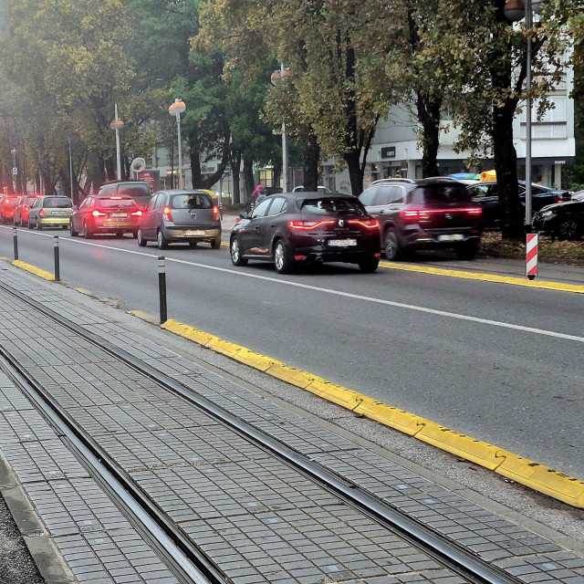 Uklonjena je oštećena oprema na Savskoj cesti
