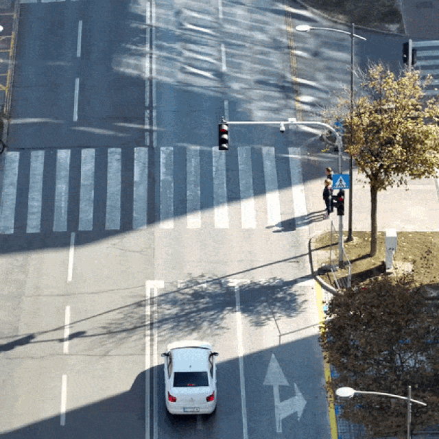 Policijski dron snima promet u Osijeku