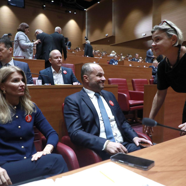 Na fotografiji: Siniša Hajdaš Dončić, Sandra Benčić
 