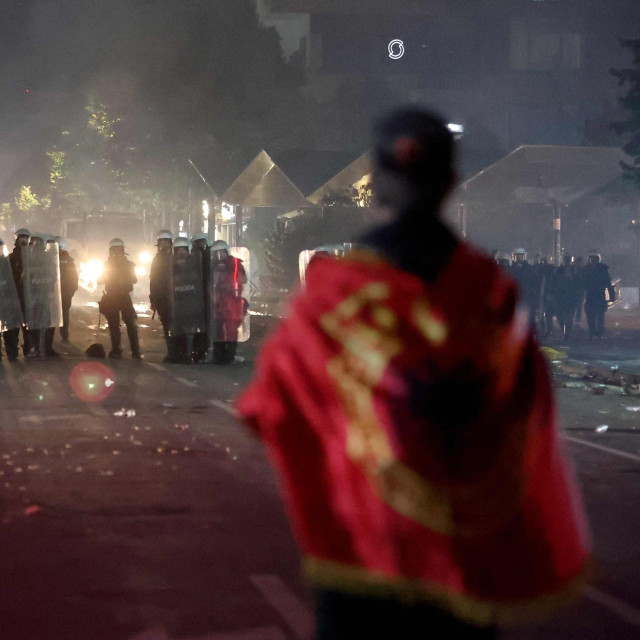 Sukob prosvjednika i interventne policije na Trgu Skenderbeg u Tirani 13. listopada 2026. tijekom prosvjeda na kojem su se okupile stotine ljudi tražeći ostavku albanskog premijera Edija Rame i bolje obrazovanje