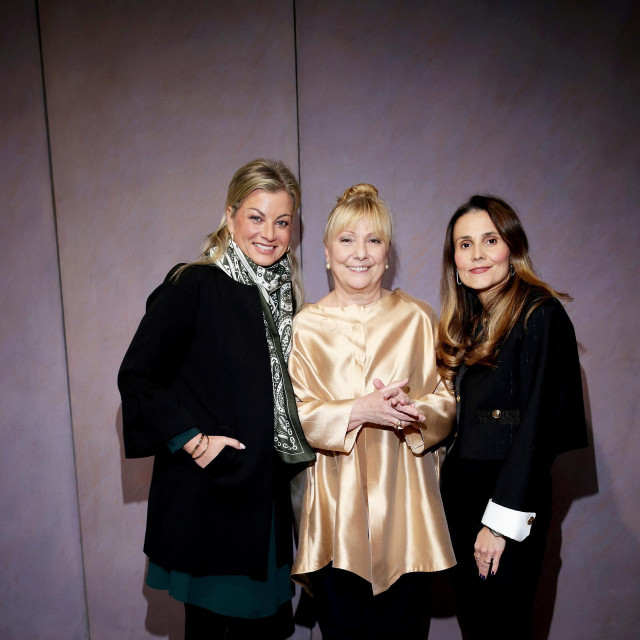 Zagreb, 131026.
Galerija Kranjcar.
Magazin Gloria Glam obiljezava svoju 20. obljetnicu postojanja.
Na fotografiji: Ana Hanzekovic Krznaric, Elvira Kranjcar, Vedrana Carapovic Propadalo.