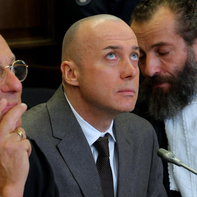 Serhij K. (u sredini) i odvjetnik Jes Meyer-Lohkamp (lijevo) 