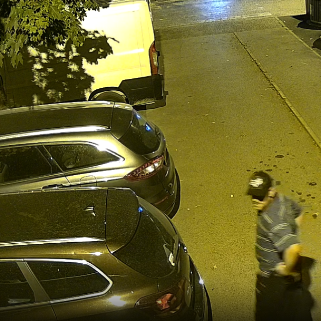 Policija traži pomoć u pronalasku muškarca s fotografije