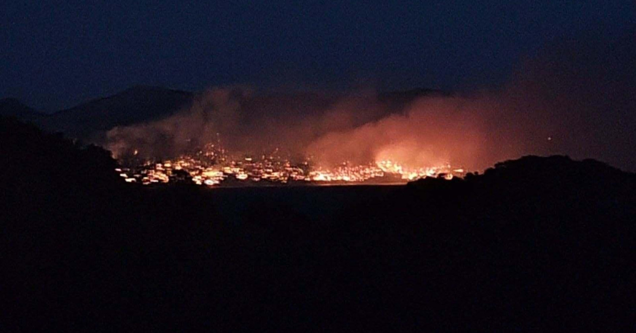 Bura proširila požar na otoku Jakljanu; gase ga 28 vatrogasaca i dva kanadera