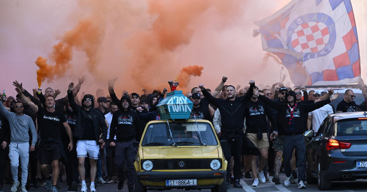 Split miran nakon nereda, Torcidaši nosili lijes s natpisom Ajax