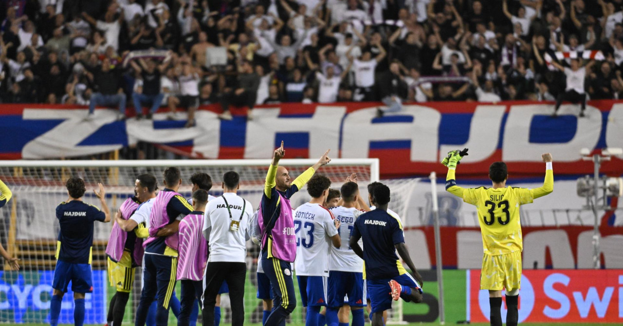 Hajduk svladao Ajax 2:1 na Poljudu, utakmicu obilježila Torcidina bakljada