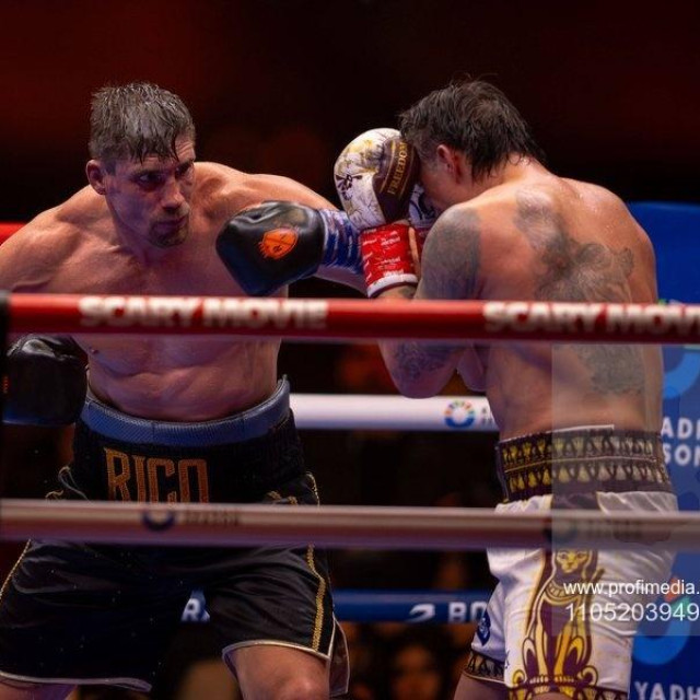 Rico Verhoeven (lijevo) vs. Oleksandr Usik (desno)