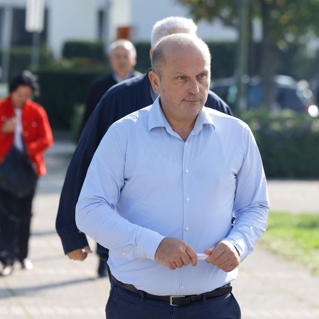 Dražen Jović
 