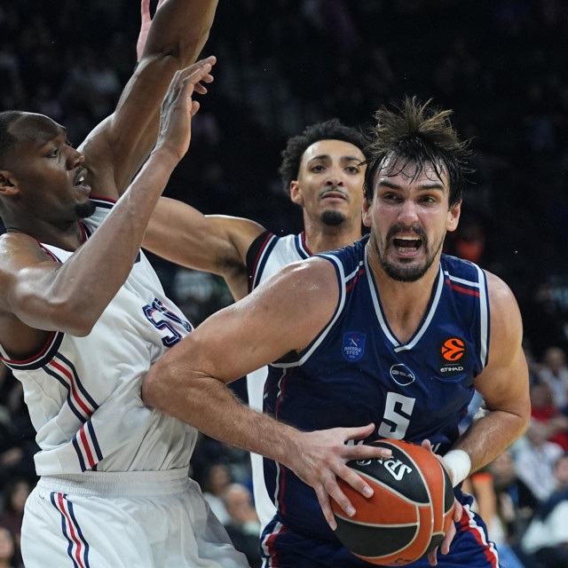 Dario Šarić je u srijedu navečer s 21 poenom postavio svoj rekord sezone, ali Efes je kod kuće od Bayerna doživio novi euroligaški poraz