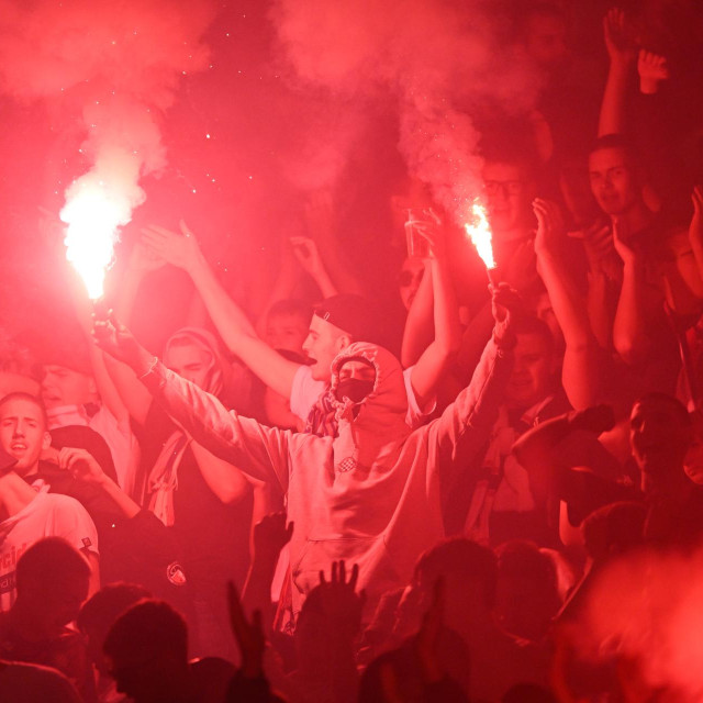 Utakmica na Poljudu prekinuta je na 12 minuta zbog pirotehnike, zbog čega će Hajduk sasvim sigurno biti kažnjen