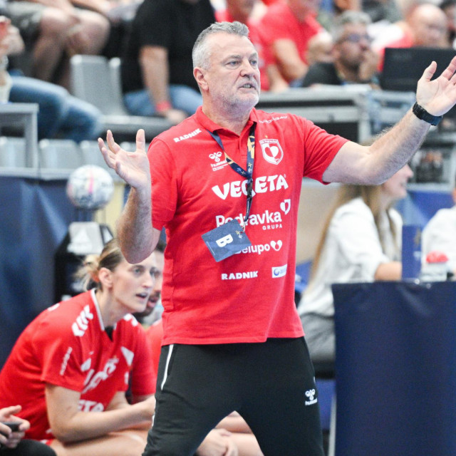 Ivica Obrvan, trener Podravke
 