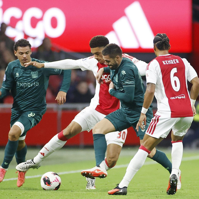 Dušan Tadić protiv ‘svog‘ Ajaxa