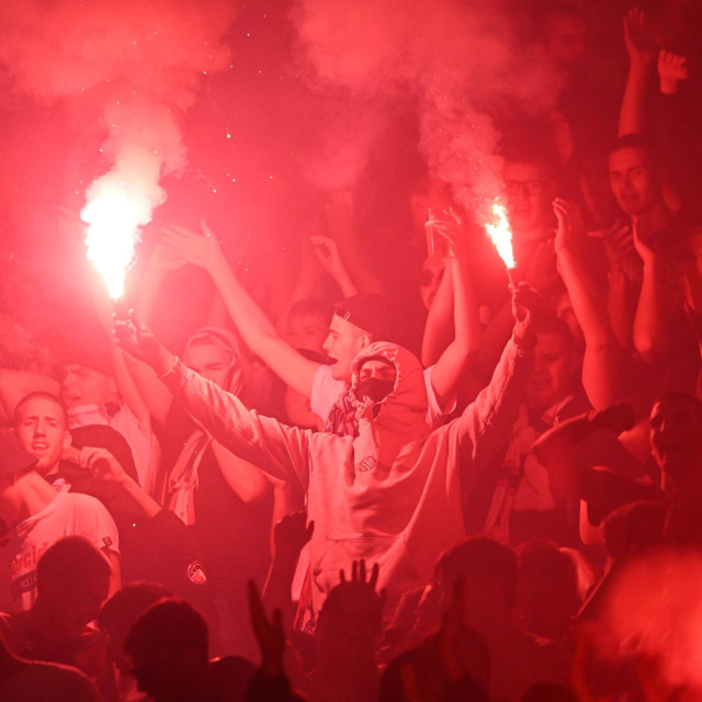 Hajduku zbog navijača prijeti drakonska novčana kazna te zatvaranje dijela ili cijelog stadiona, što nosi nove financijske gubitke...