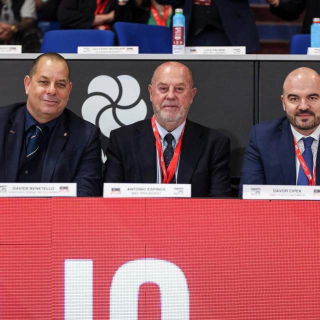 Novi vrh svjetskog karatea - (s lijeva) Davide Benetello (prvi dopredsjednik), Antonio Espinos (predsjednik) i Davor Cipek (glavni tajnik Svjetskog karate saveza)