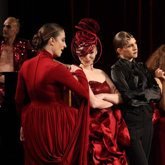 Ne, Carmen!