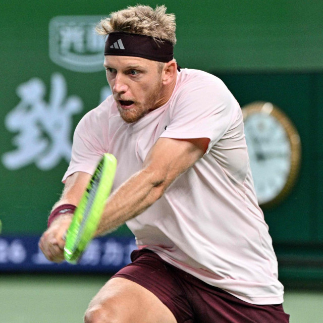 Spain‘s Alejandro Davidovich Fokina hits a return to Poland‘s Hubert Hurkacz during their men‘s singles match at the Shanghai Masters tennis tournament in Shanghai on October 13, 2026. (Photo by Hector RETAMAL/AFP)