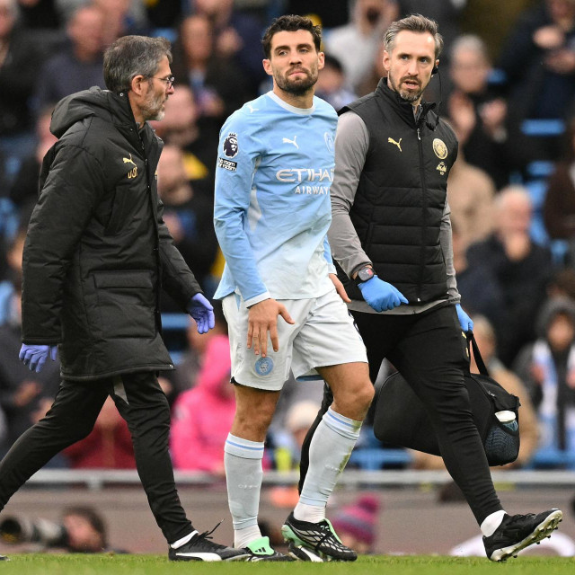 Mateo Kovačić napušta teren zbog ozljede