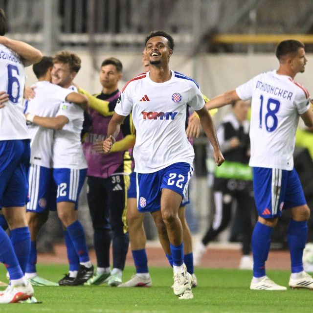 Split 151026.
Stadion Poljud.
Utakmica 1. kola UEFA Konferencijske lige, Hajduk - Ajax.
Na fotografiji: slavlje Hajduka nakon pobjede nad Ajaxom, Mathieu Acapandie.