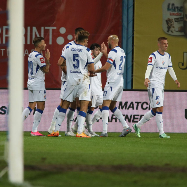 Dani Rodriguez slavi pogodak sa suigračima