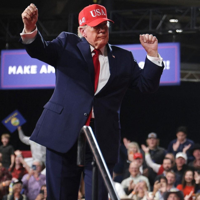 Donald Trump pleše na nedavnom predizbornom skupu