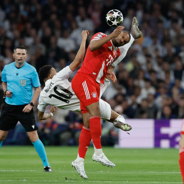 Bayernov stoper Jonathan Tah u duelu s Mbappeom na utakmici s madridskim Realom