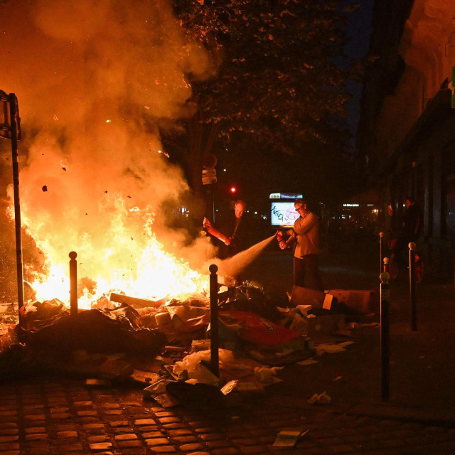 Pariz u plamenu